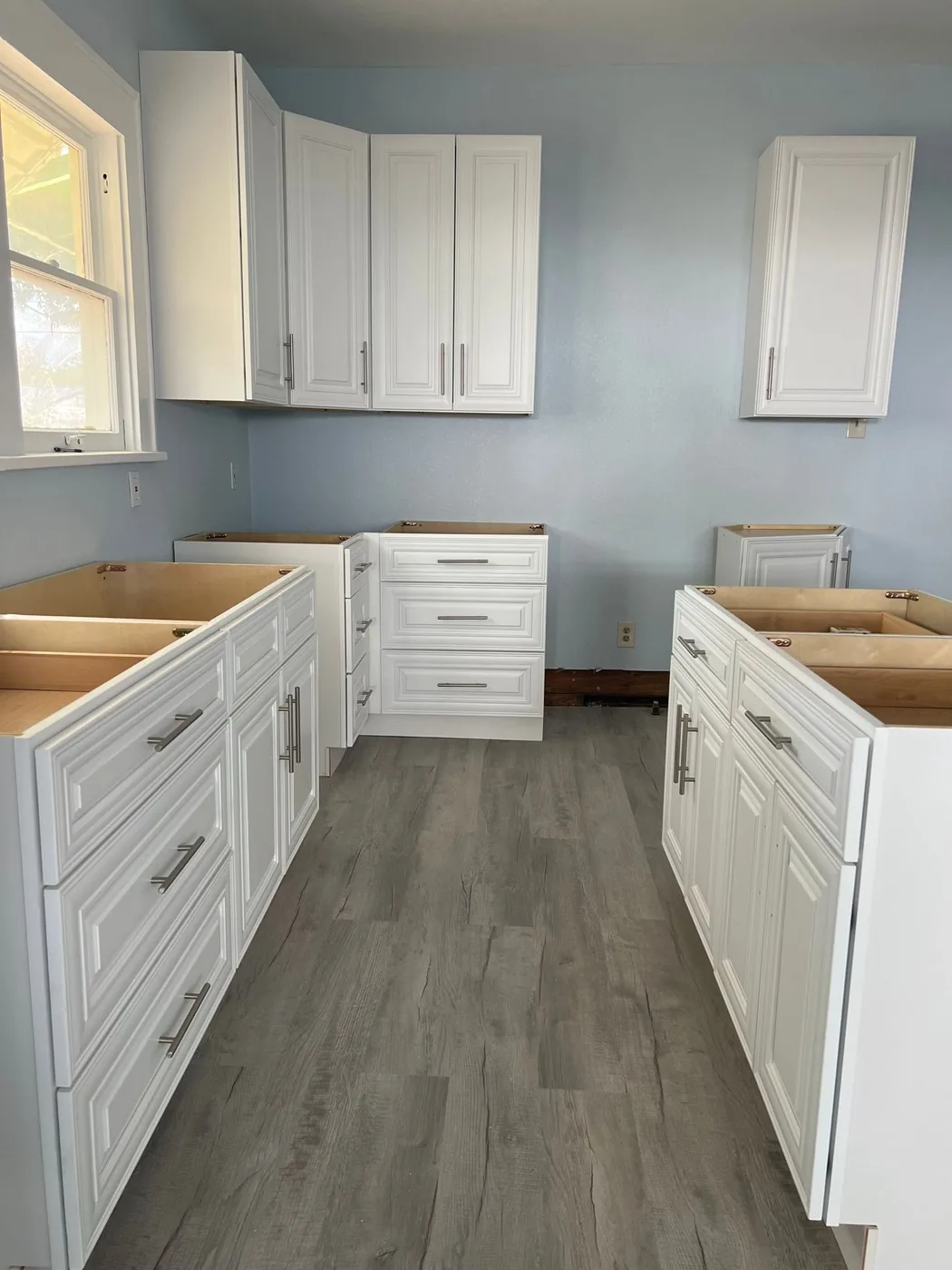 Modern Slab Cabinets: Are Handleless Doors Worth It in San Antonio? — WoodArt Cabinets San Antonio
